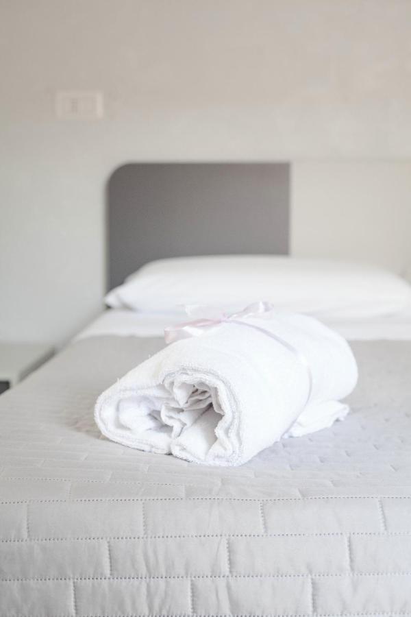 B&B Peonies กาสเตลลัมมาเร ดิ สตาเบีย ภายนอก รูปภาพ